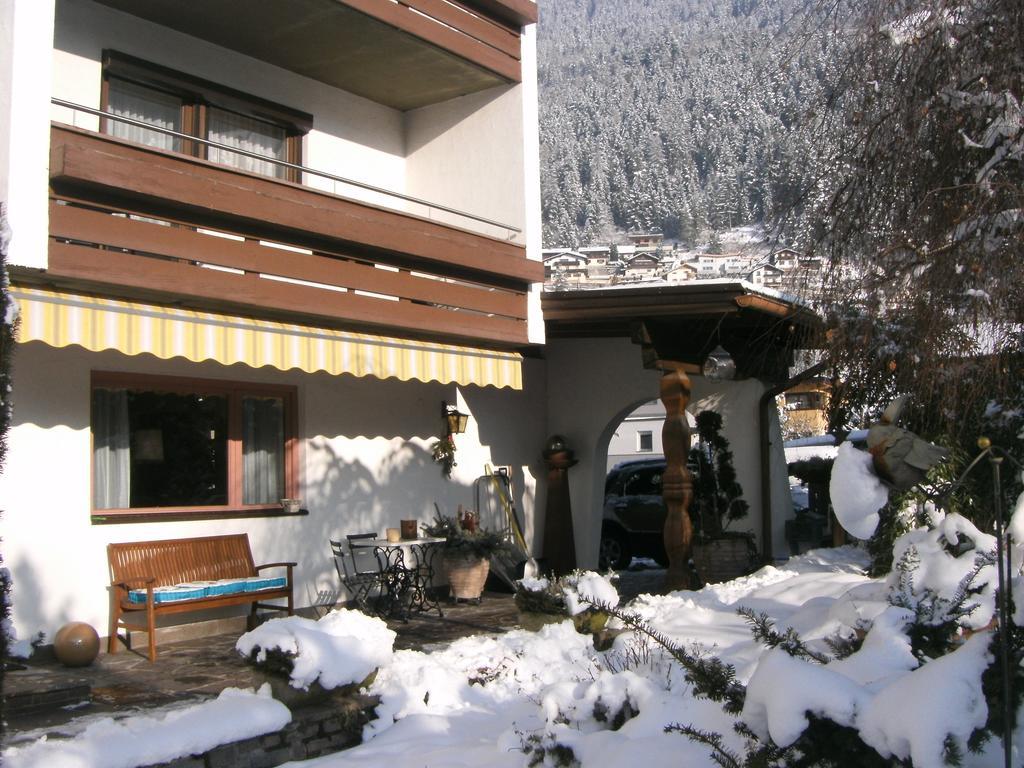 Pension Garni Gerhard Oetz Esterno foto